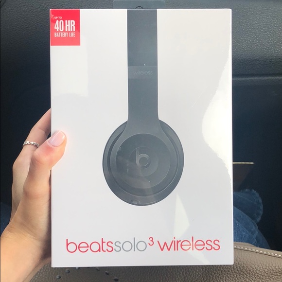NIB Beats Solo3 Wireless Headphones - Picture 2 of 7